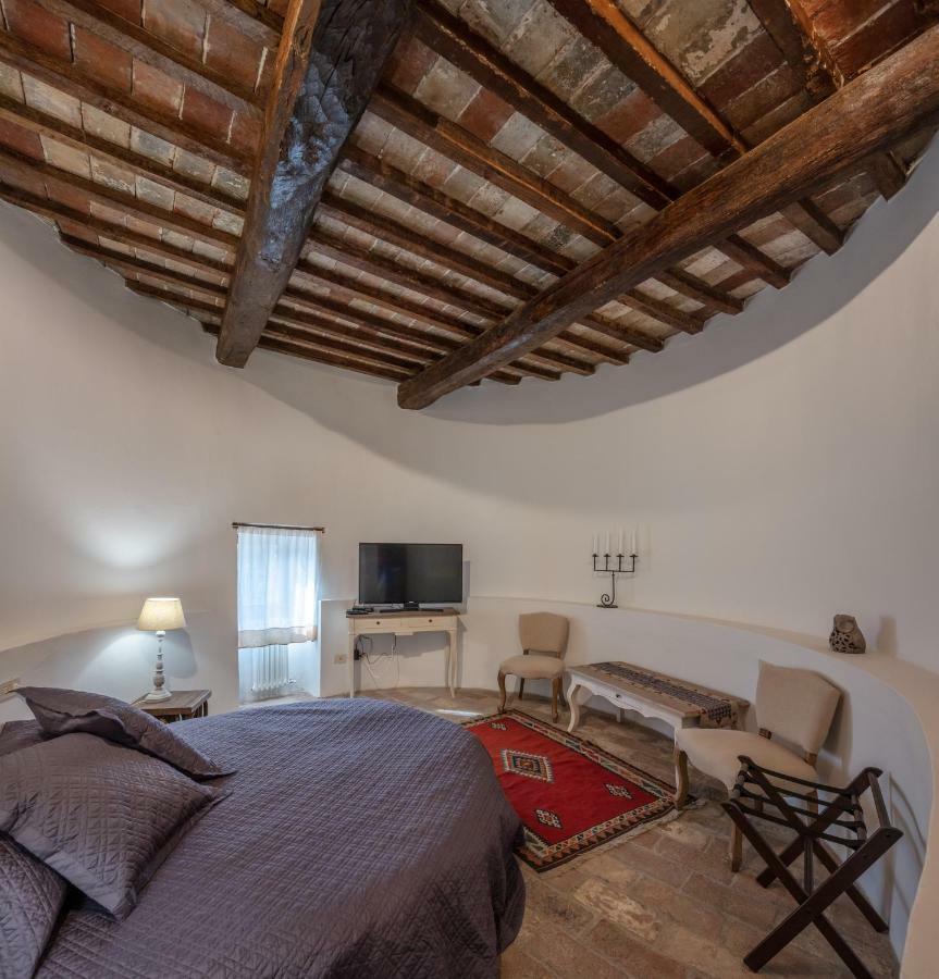 Castello Valenzino Aparthotel Pierantonio Exterior photo