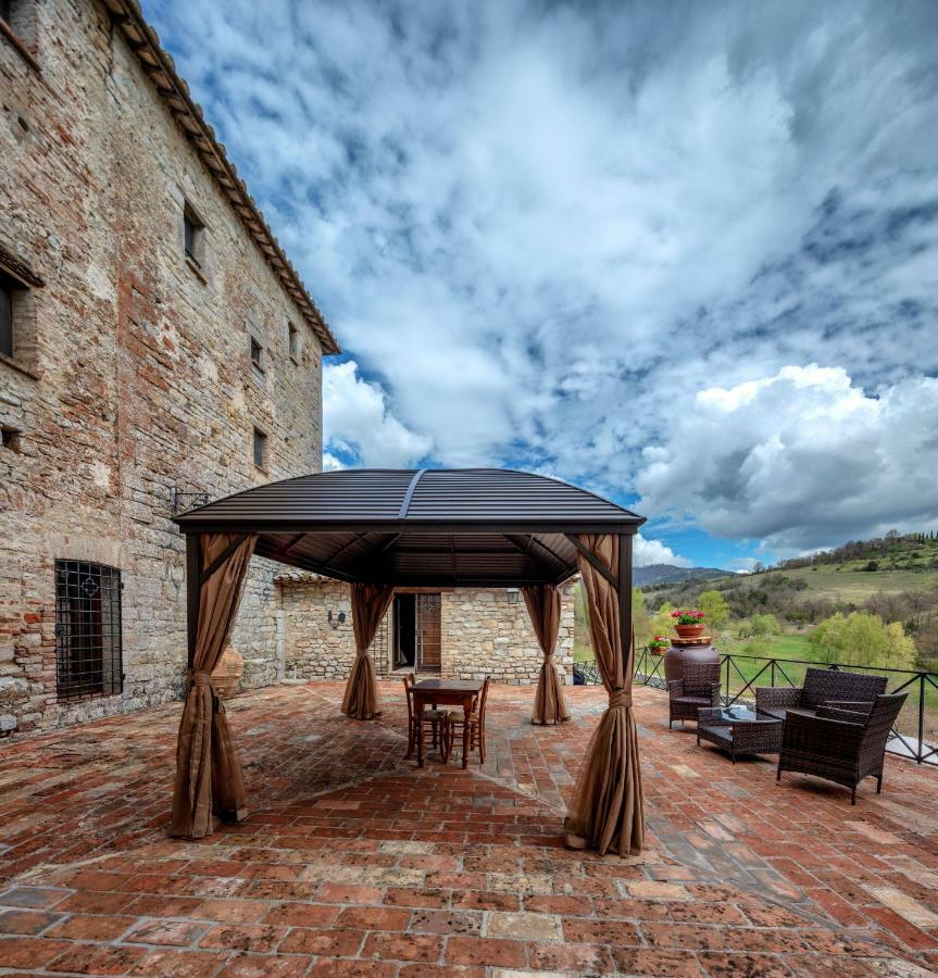 Castello Valenzino Aparthotel Pierantonio Exterior photo