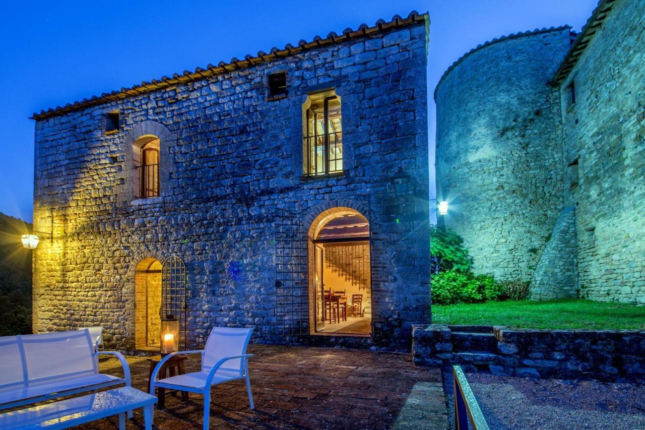 Castello Valenzino Aparthotel Pierantonio Exterior photo